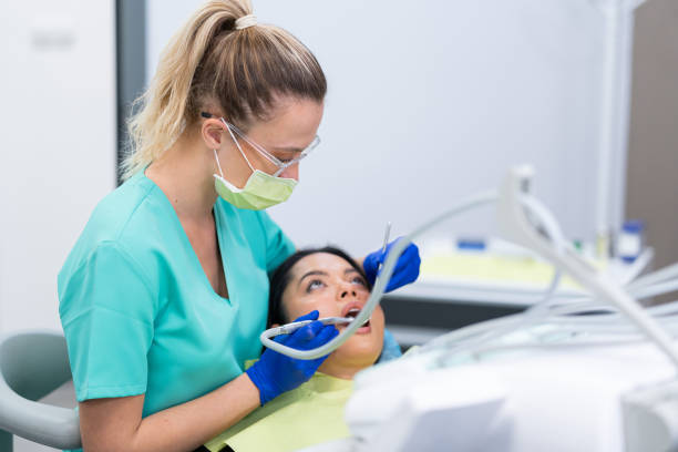 Best Emergency Tooth Extraction in Le Claire, IA